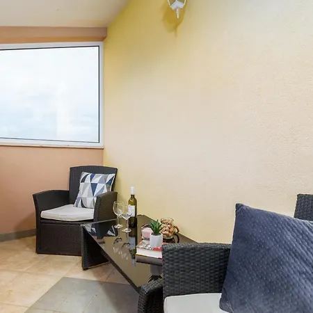 Apartment App M1