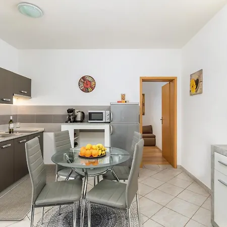 Apartment App M1 *